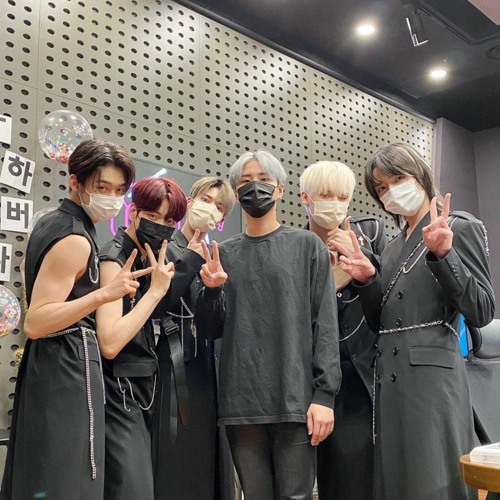 Stream LOSER=LOVER LIVE - TXT(투모로우바이투게더) [DAY6 Kiss the