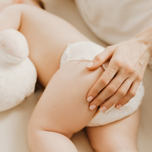 Cách xử lý khi trẻ bú sữa công thức đi ngoài màu xanh