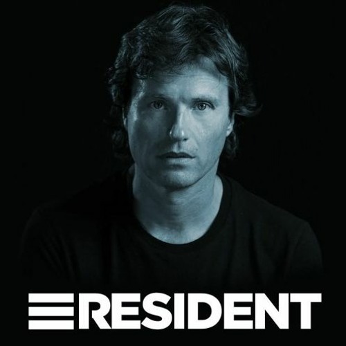 Santiago Luna - Out of My Mind (Indigo Man Remix) played by @ Hernan Cattaneo Resident 597