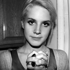 Lana Del Rey-Put Me In A Movie (Official Instrumental)