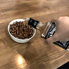 виски с молоком / сover