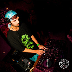 Univers 04