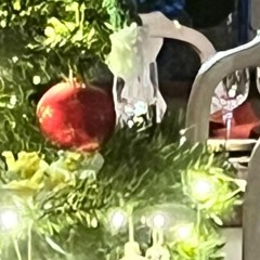 Julen Står För Dörren (1)