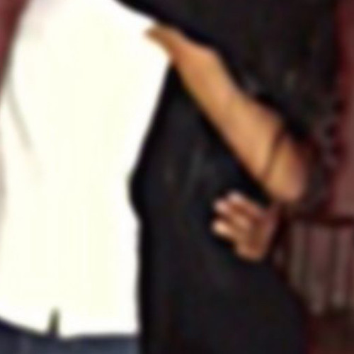 ‎⁨مرة أبوسِك مرة أشمّك..⁩