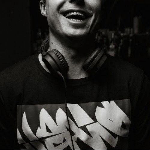 Dj Putya - Born with a smile