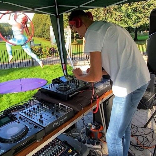 Free 2 Dance Mix 8 - Rave On The Hill (Stormont)