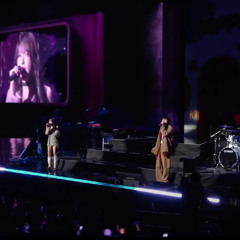 Jin featuring Wendy - Heart on the Window Live