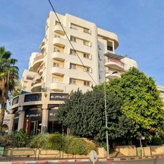 new label living the three dimention