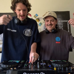 B4SS005 - DJ DOLLHOUSE