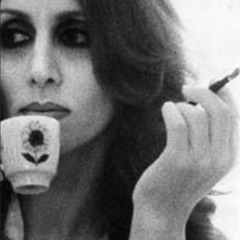 بالقهوة البحريّة فيرُوز وحبِيبها لآخر مرّة سوا