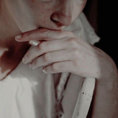 أقول إنك وحيدة حسن؟ أو إنك من بنات الحور؟