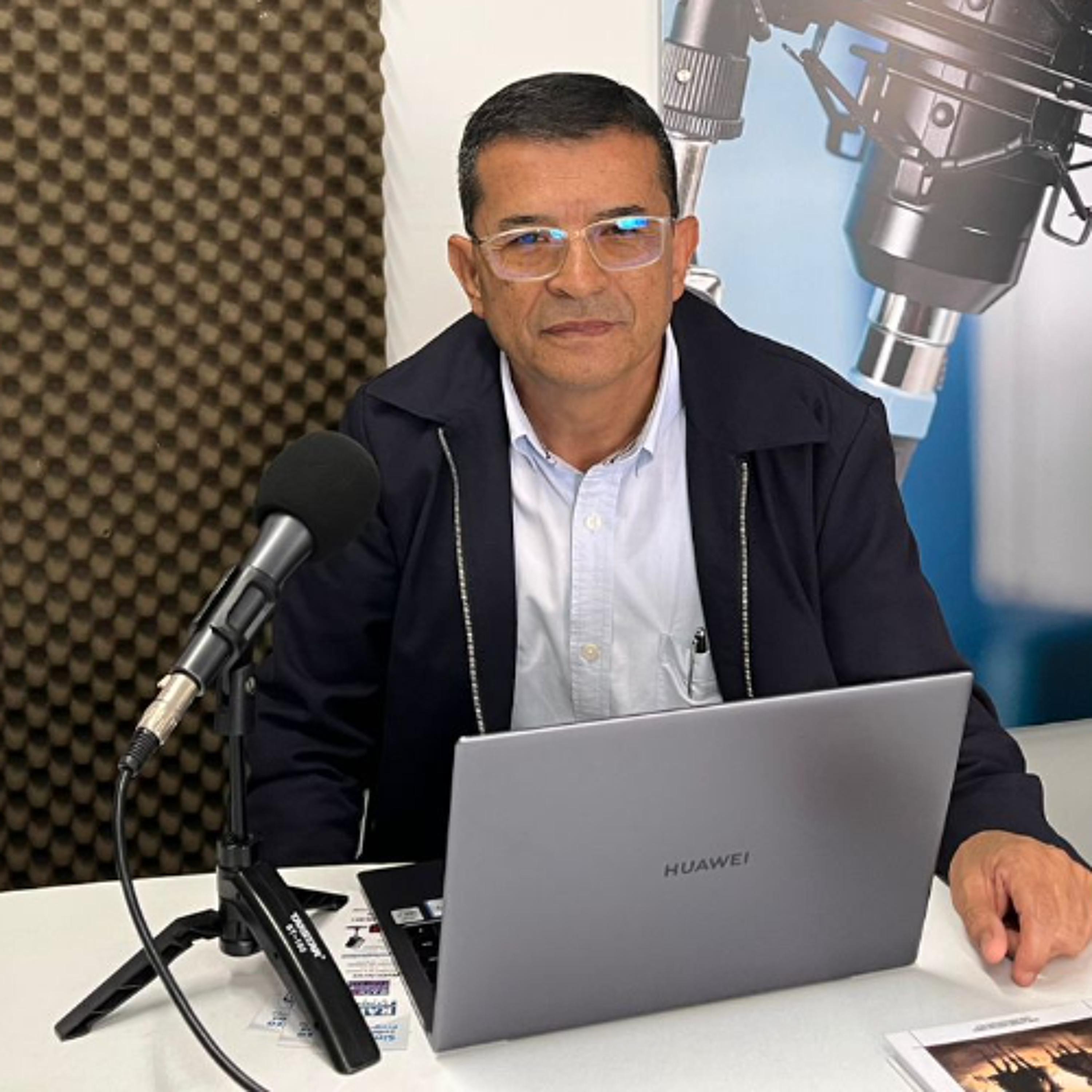 Entrevista con  León Sigifredo Ciro Ríos, docente de la UAM autor del libro Palabras al margen episode artwork
