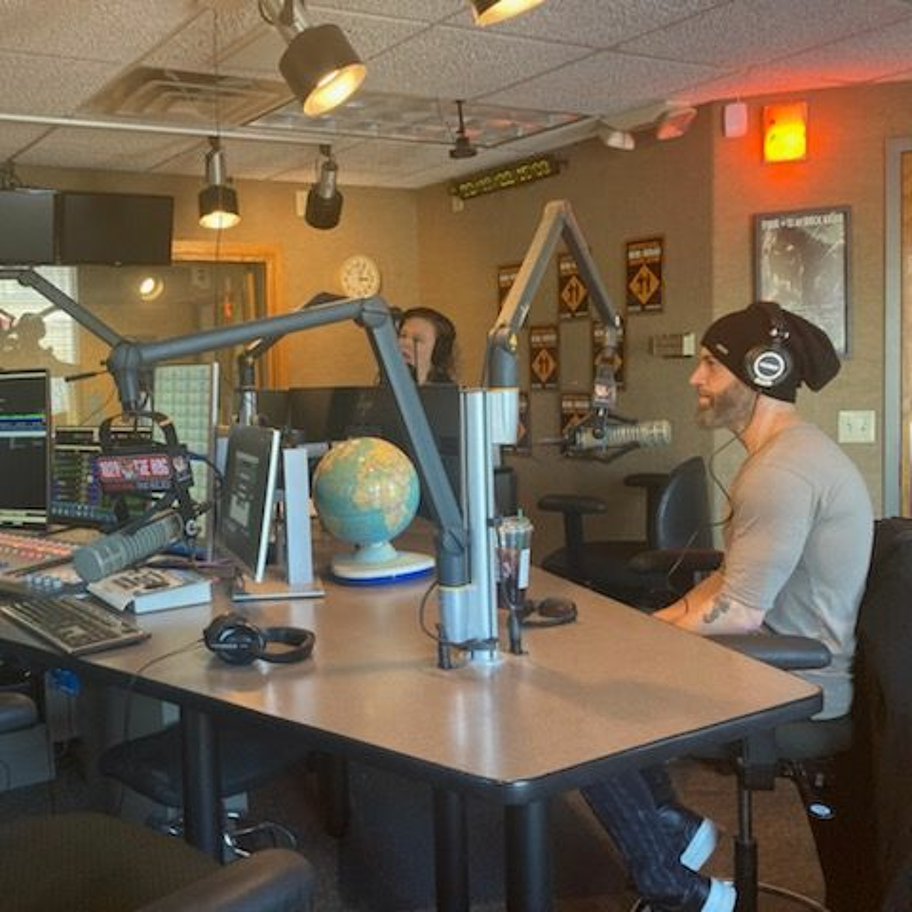 Borna & Mandy On 102.9 The Hog