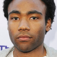 DONALD GLOVER CAIU NO VOLT