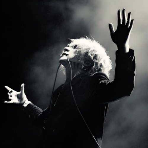 انت ضل مرتاح وانا ب النار اشتعل