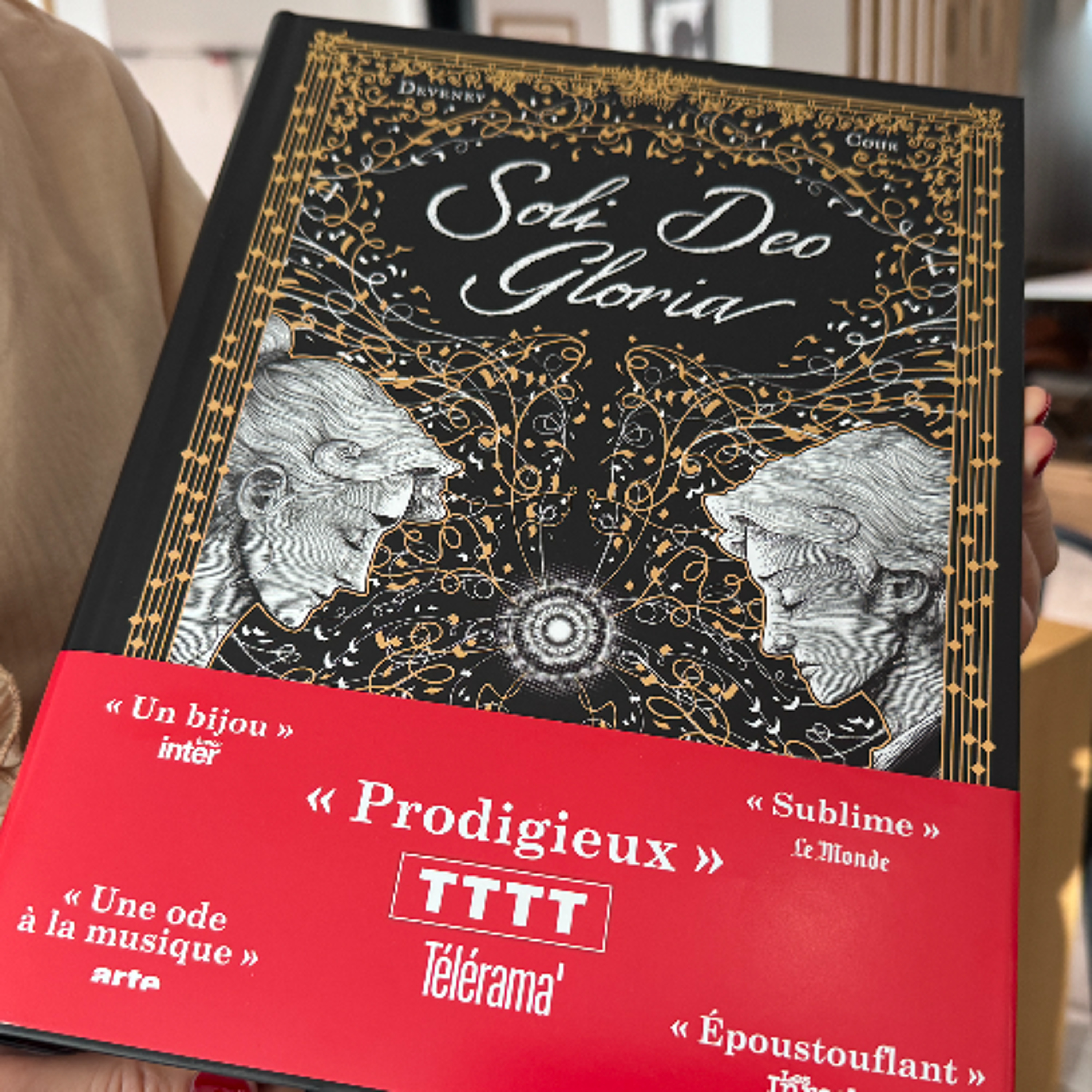 Comment “Soli Deo Gloria” transforme la musique en expérience visuelle episode artwork