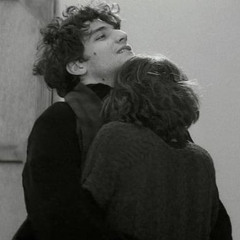 مره أبوسك مره أشمك