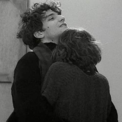 مره أبوسك مره أشمك