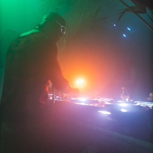 ani/live Eight: Akanbi @ GROOVY GROOVY