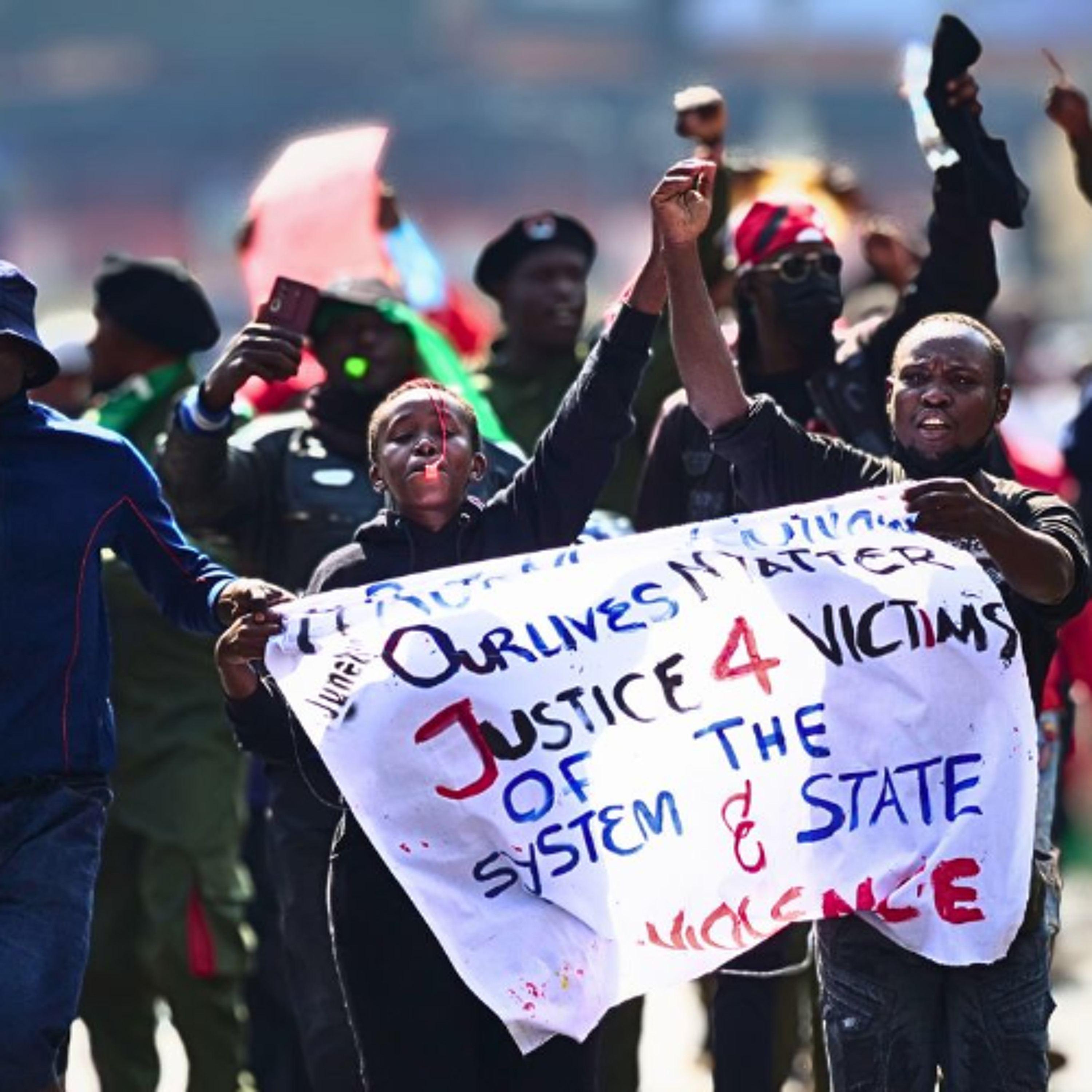 »Wir sind Menschen und lebendig, auch wenn ihr denkt, dass wir nur in den sozialen Medien existieren« - GenZ-Proteste in Kenia für eine bessere Politik? episode artwork