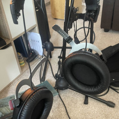 Headphones broke prod dj footjob