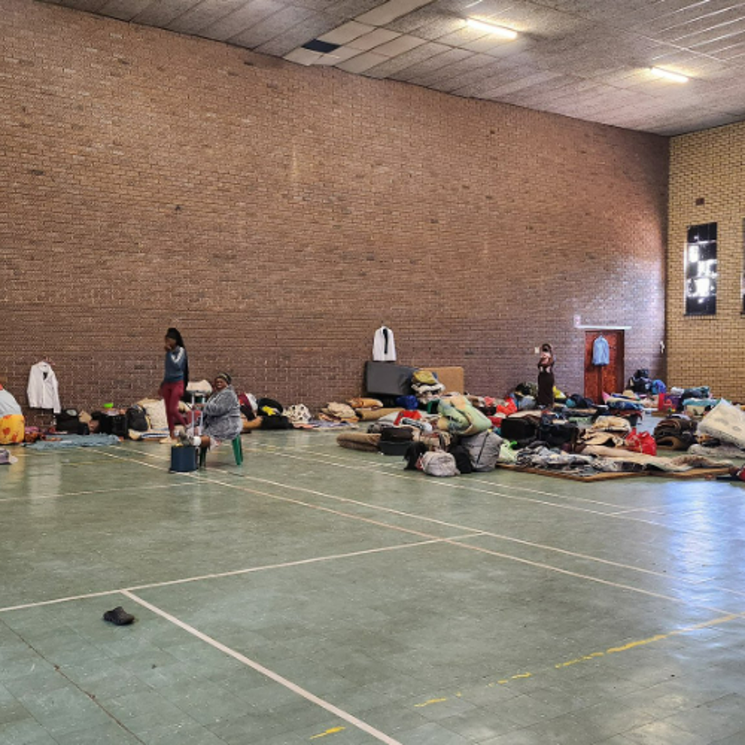 Zama Zama violence forces hundreds to flee homes in Randfontein