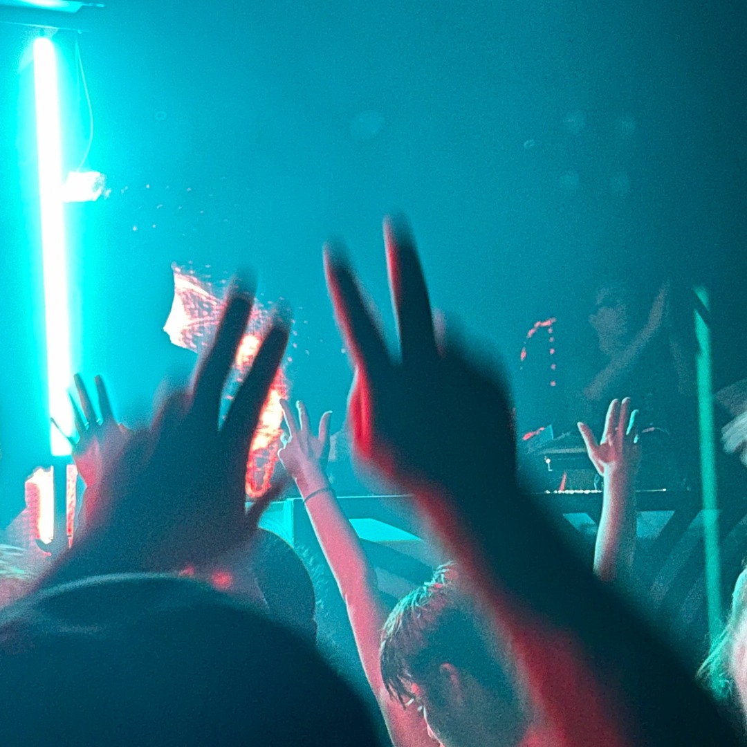 PUT YOUR HANDS UP EDIT