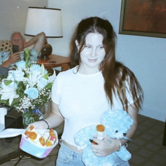 Lana Del Rey - Pink Champagne (Let Me Love You Like A Woman Demo)