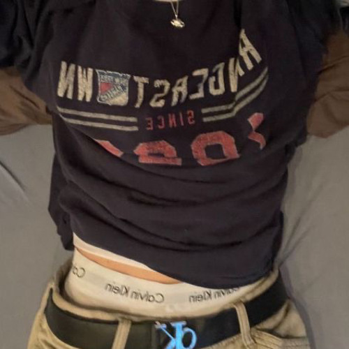 ‎⁨غيري لمس شعرك⁩