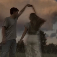 احبه ومايحس بيه):💔