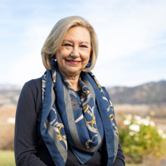 Episode 266 - Peggy Furth, Vine to Bar and Windracer Wines