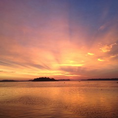 sous le miroir de lumière