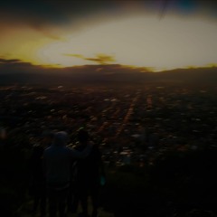 UN DIA COMUN mientras bebemos abservando el atardecer  🍁