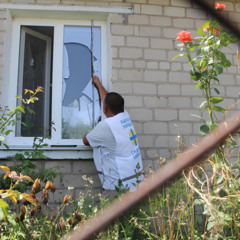Допомога з ремонтом житла й дровами, матеріальна підтримка: проєкт Shelter від «Карітасу України» на Харківщині