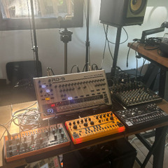 Polyrhythmic Glider Analog Session - 90 BPM Acid Beat