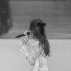 gracie abrams ~ risk (live from madrid, 2023)