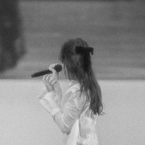 gracie abrams ~ risk (live from madrid, 2023)
