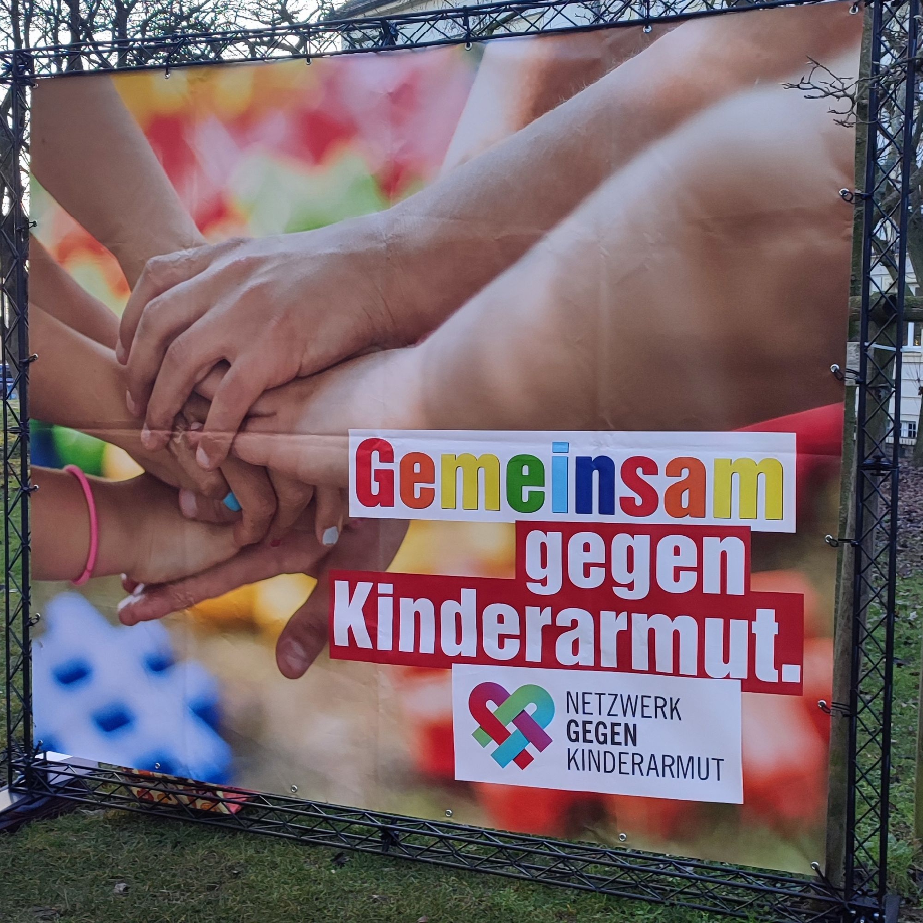 Netzwerk gegen Kinderarmut übergibt Forderungen an die Politik