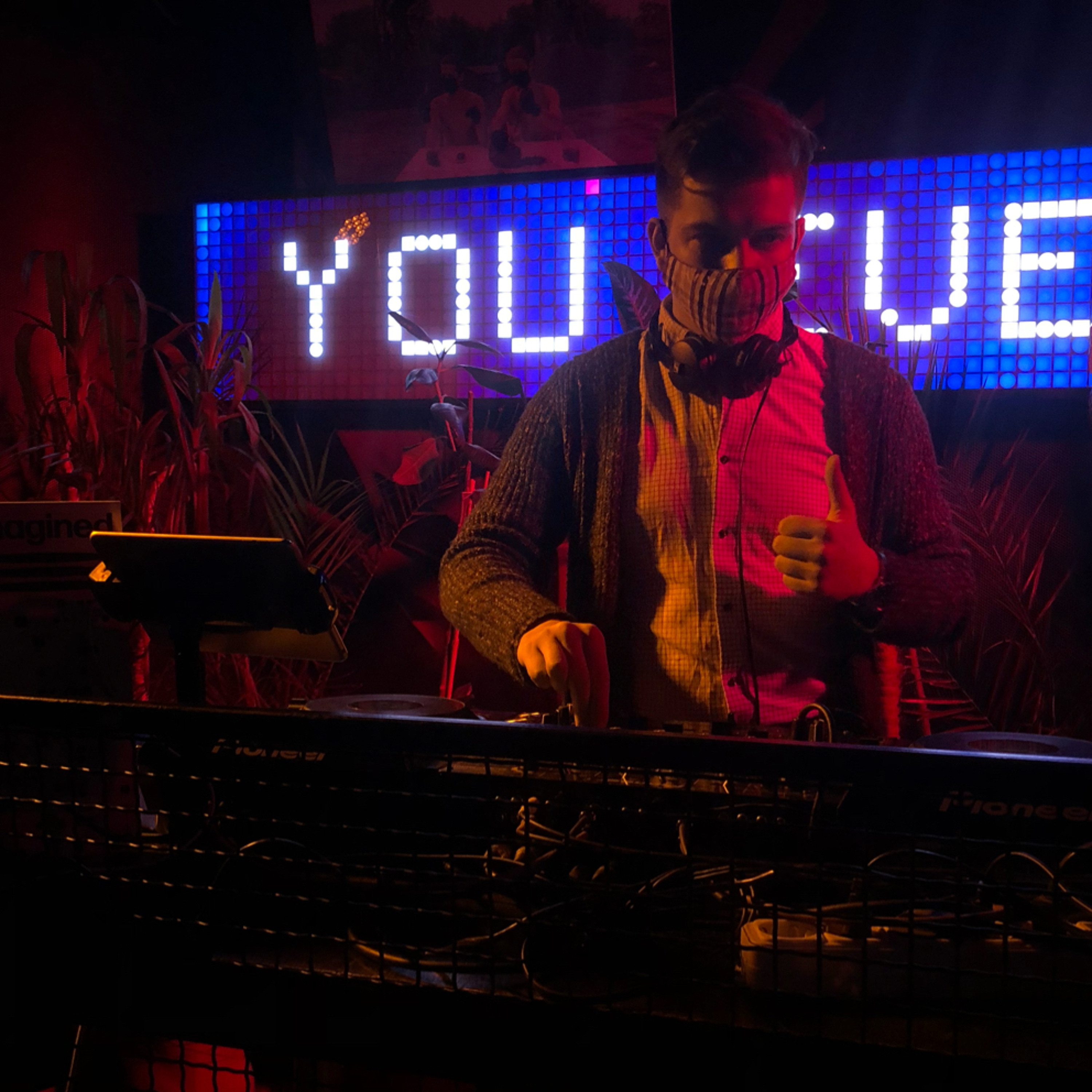 HVLV Bar feat. Hangout