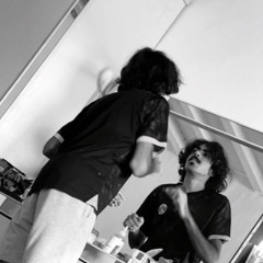 شايف اسمك من يمر