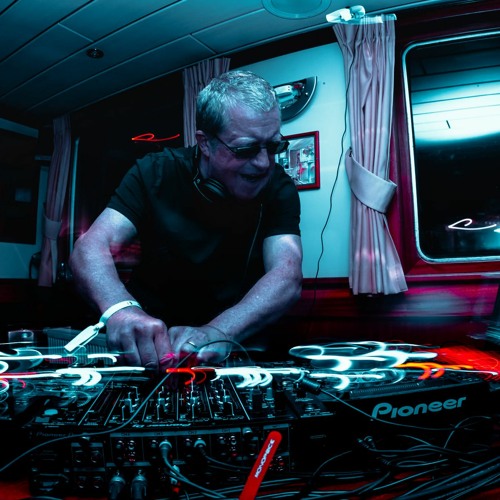 Nick Muir live at the Modern Agenda Boat Party - 2019 - 10 - 2019