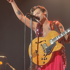 Harry Styles Cherry LOVE on tour