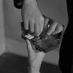 اوقات بسرح وبفكر .