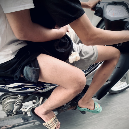 Có tiền mới làm phiền được em- DHQ