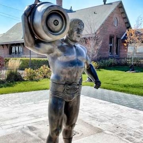 MKE MKE With Molly Snyder Of OnMilwaukee.com For 8.8 MKE statues