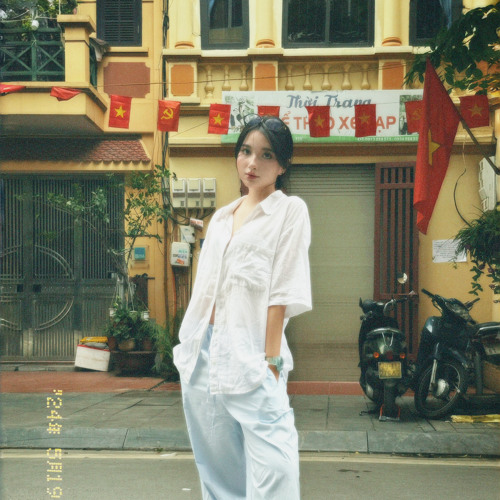 tẩm đá dưới biển
