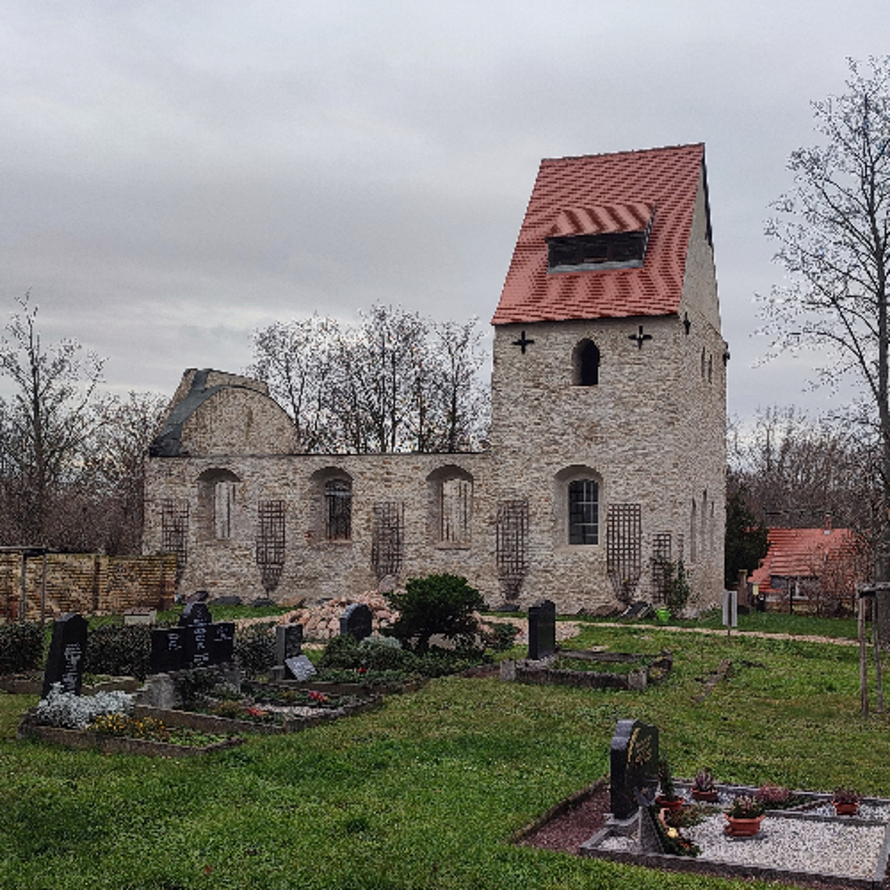 Kirchspiel Leuna: Sechs Kirchen mit vier Friedhöfen