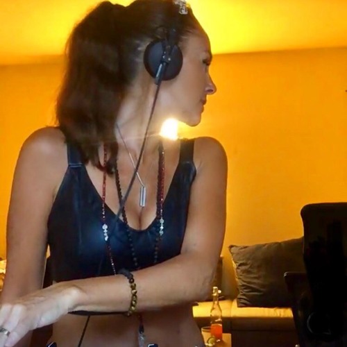Downtown Tulum Radio 33