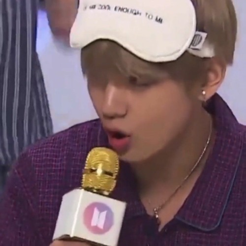 BTS"V" RUN BTS a stylish tomato