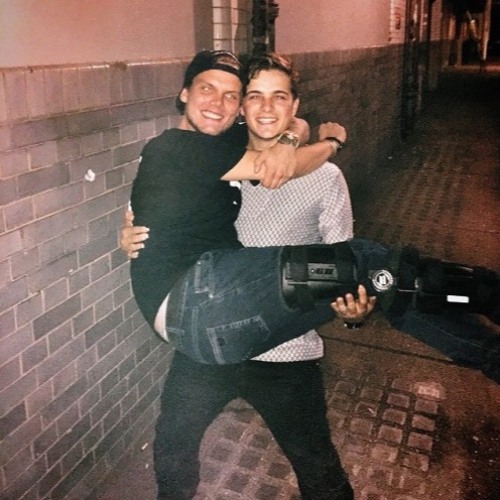 Martin Garrix x Avicii - Quantum x Waiting For Love (randm mashup)